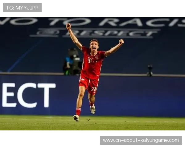 诺伊尔冲出禁区大脚解围，截断对方远距离长传反击走廊